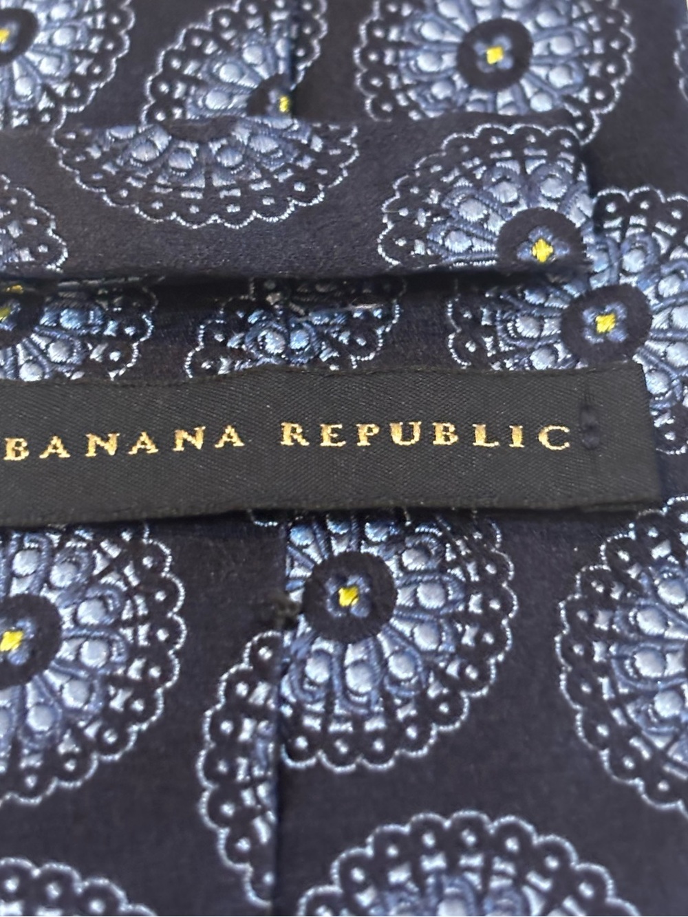 Brand New Stylish Tie By BANANA REPUBLIC - Picture 4 of 4